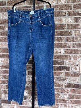 NEW Women's mid-rise relaxed straight Denim Jeans.*